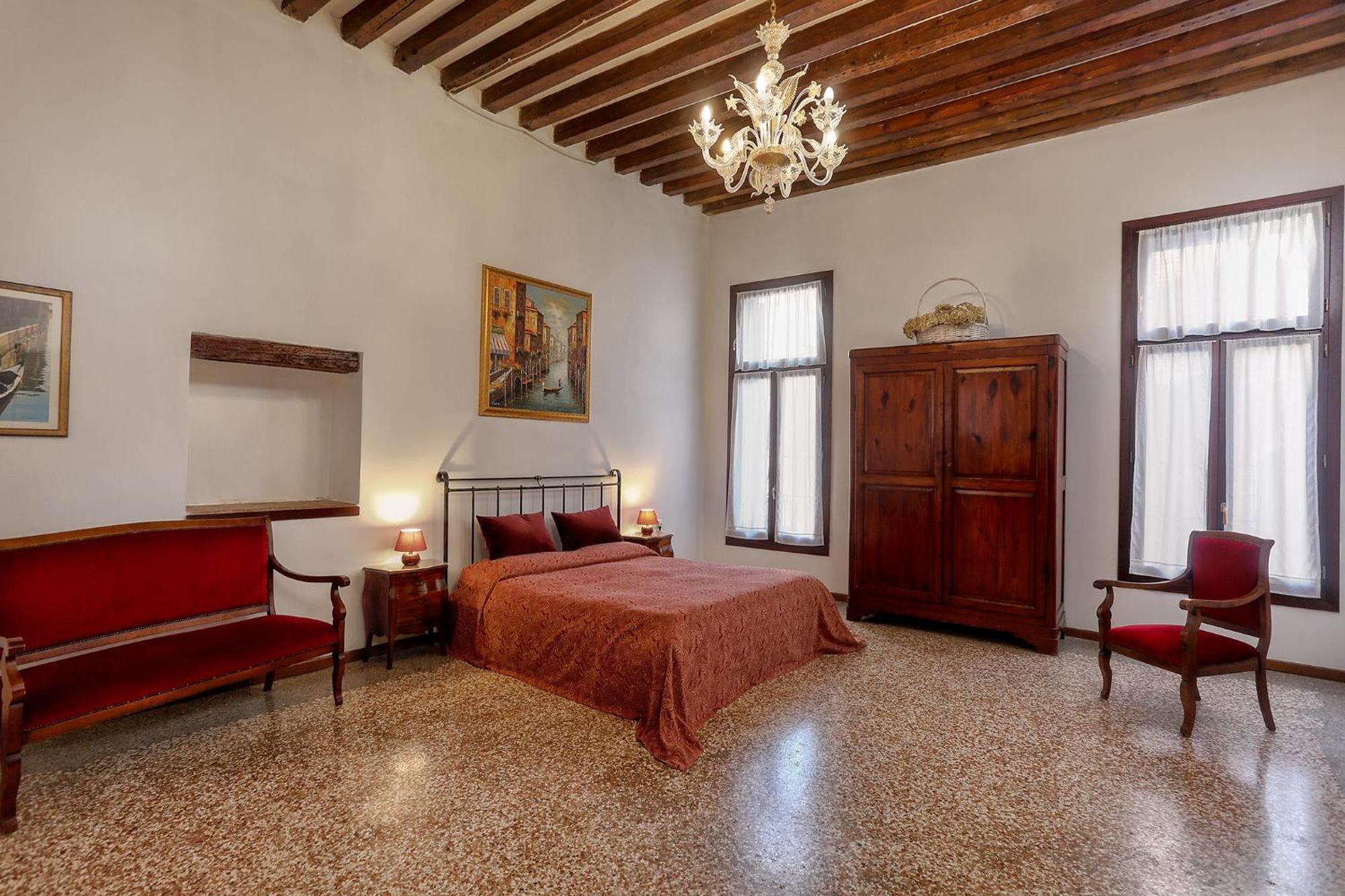 Flat With Canal View Near San Marco * Venedig