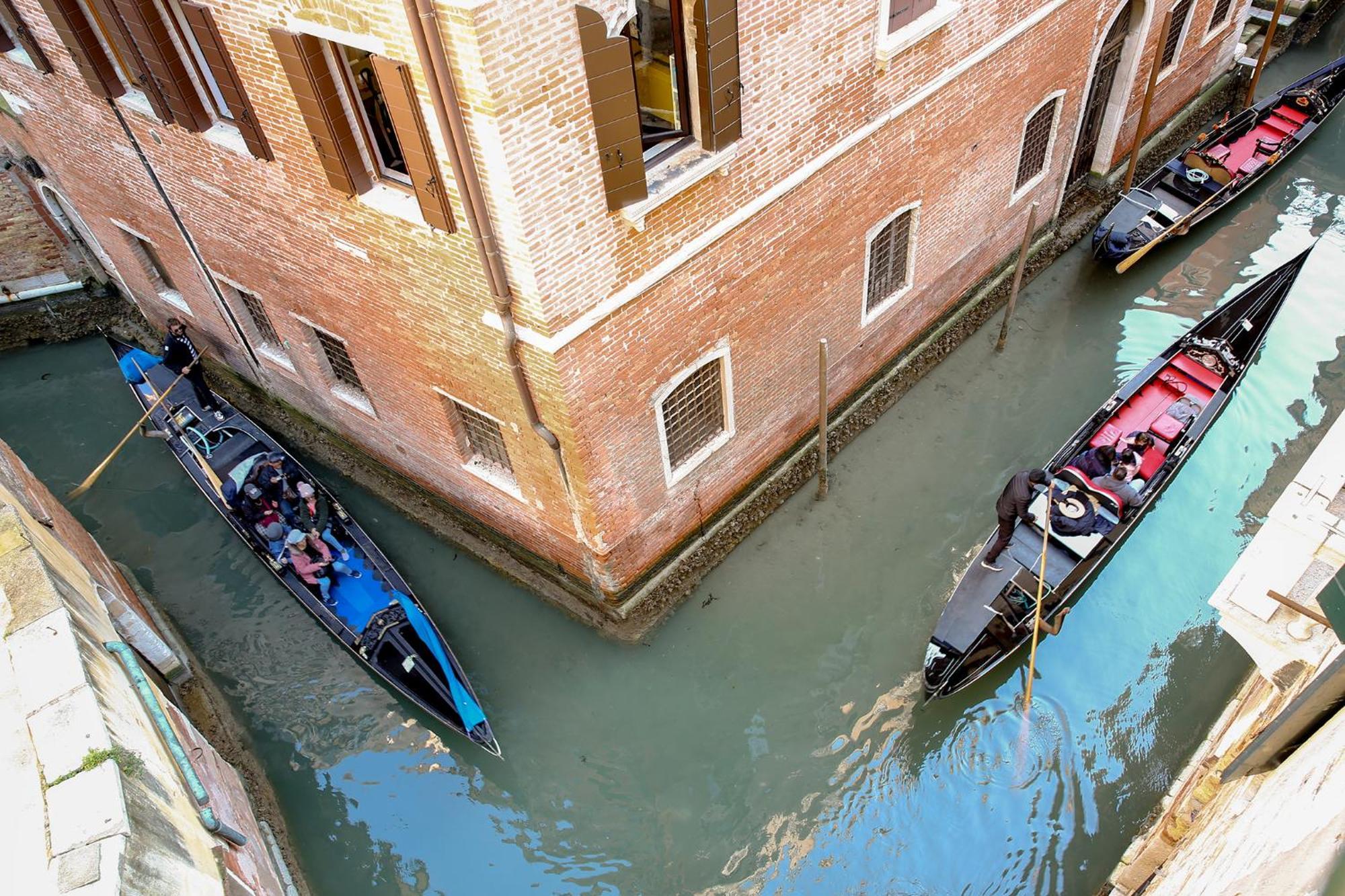 Flat With Canal View Near San Marco Venedig