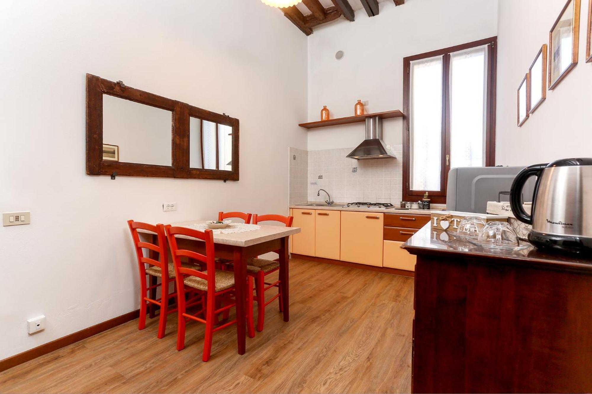 Apartment Flat With Canal View Near San Marco Venedig